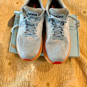 Like new HOKA Women’s sneakers Sz 7